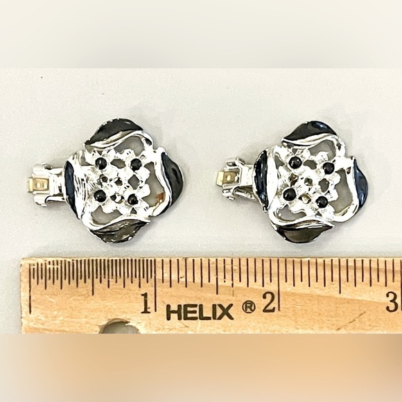 3/$18 Black Enamel Ornate Clip Earrings Silver Tone Flower Art Nouveau Onyx - Picture 5 of 5